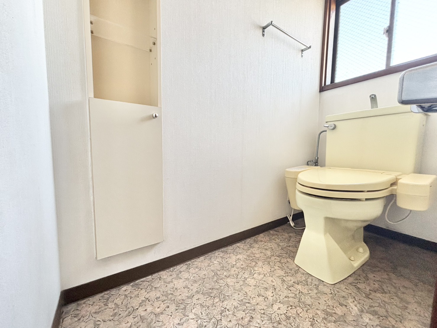 杉田6丁目戸建のトイレ写真