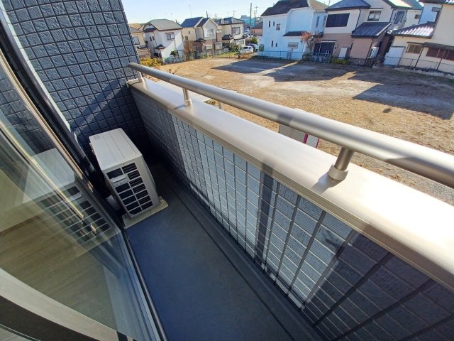 バルコニー　暖かな日差しのふりそそぐバルコニー