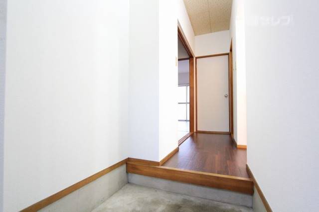 ヒルズ梅ヶ丘 B棟の玄関写真