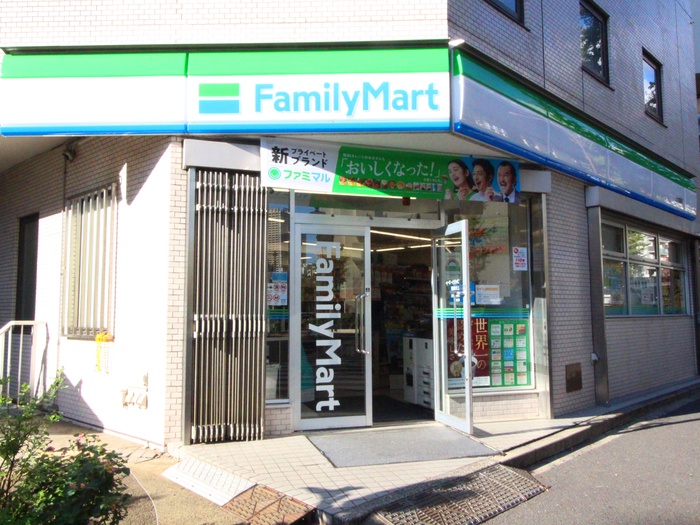 コンビニ　ファミリーマート上大崎店（コンビニ）まで25m