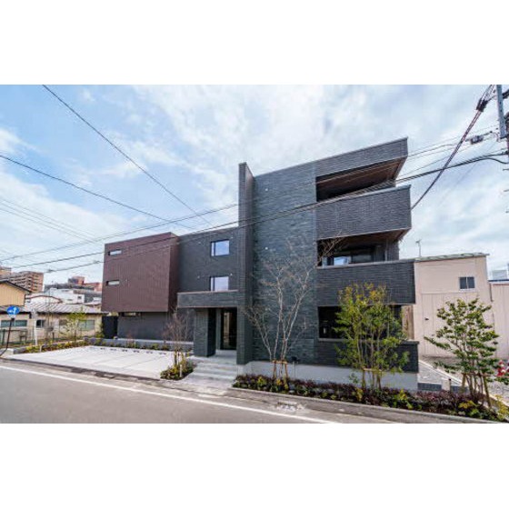 建物外観　２０２４．３月完成の築浅マンションです。