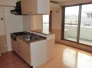 キッチン　未補修の為、同マンション異なる号室内装