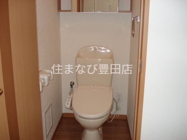 トイレ　同型写真