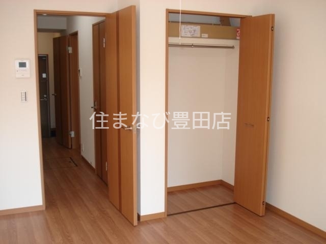 収納　同型写真