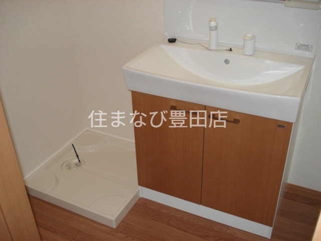 洗面設備　同型写真