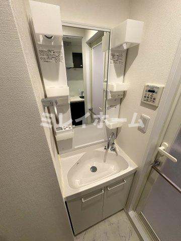 洗面設備　同建物内、別のお部屋の参考写真になります。