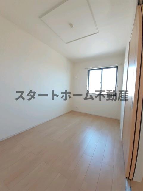 その他部屋・スペース　ゆったりとした居間です 物件の外観です
