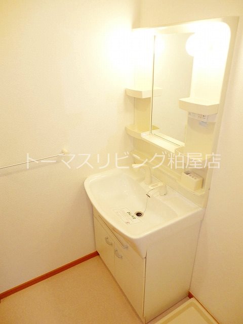 洗面設備　別物件参考写真の為、現況優先です。別物件参考写真の為、現況優