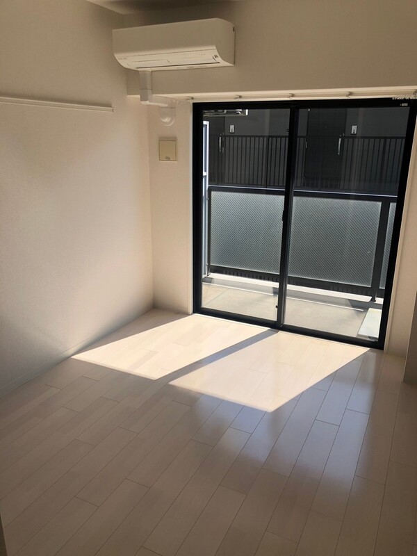 エストゥルースプラスサウス大阪の居間写真
