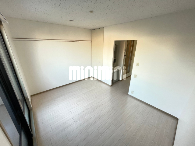 居室・リビング　明るい床で部屋全体が明るく