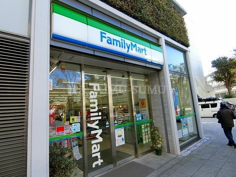 コンビニ　ファミリーマート山下町店（コンビニ）まで406m