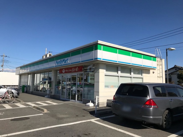 コンビニ　ファミリーマート熊谷代店（コンビニ）まで883m