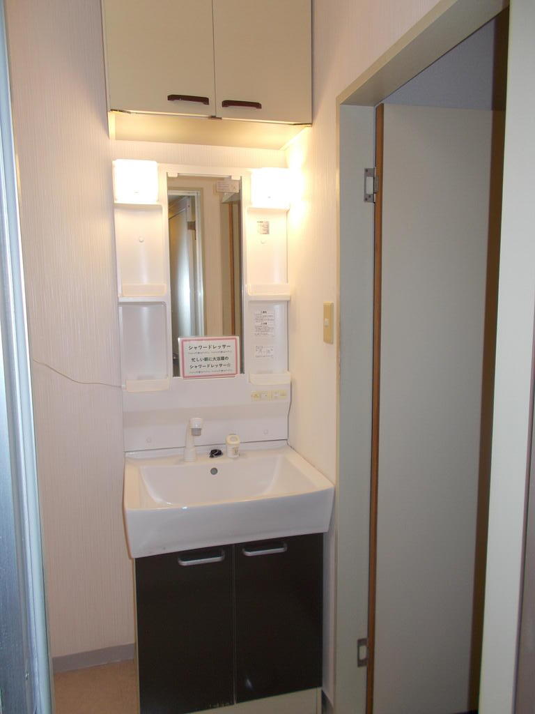 洗面設備　シャワー付き洗面台あり
