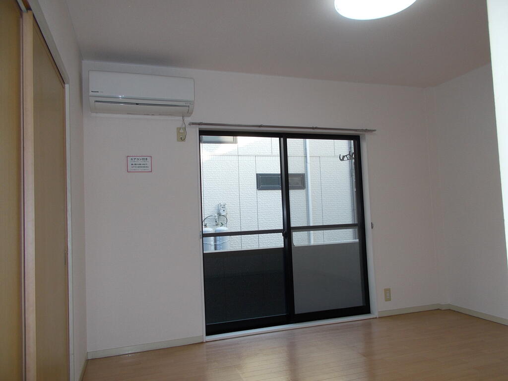 居室・リビング　6帖南洋室