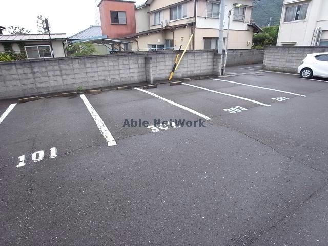 駐車場　駐車場