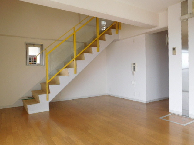 居室・リビング　メゾネットでお洒落なリビングです