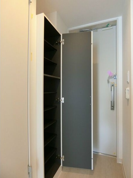 玄関　シューズ収納