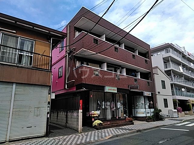 足立区弘道のマンションの建物外観