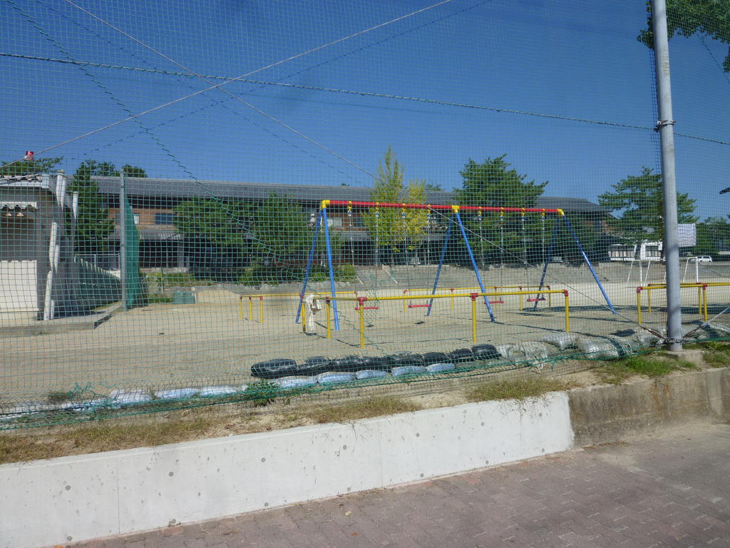 小学校　伊賀市立上野西小学校（小学校）まで1655m