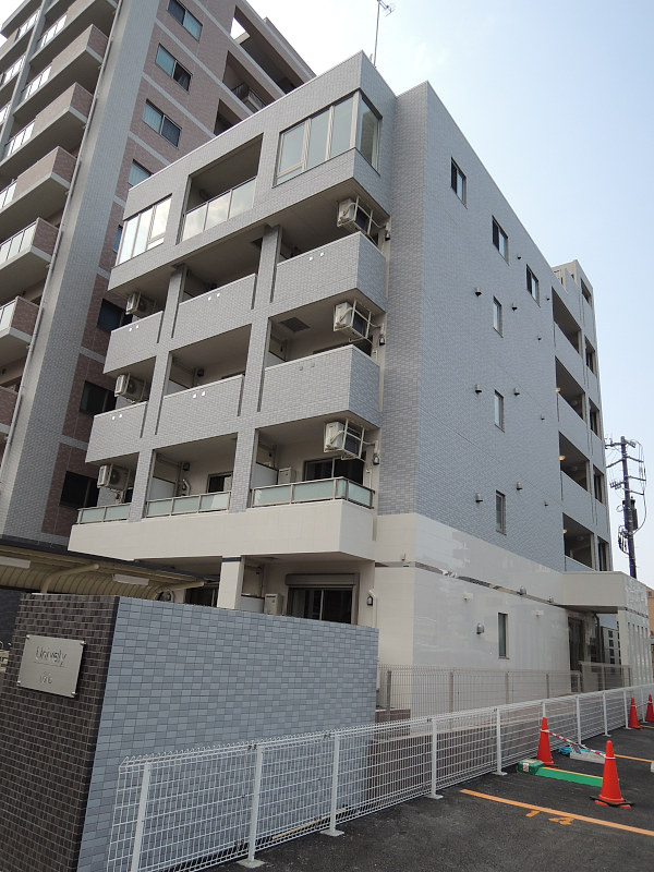仙台市宮城野区二十人町のマンションの建物外観