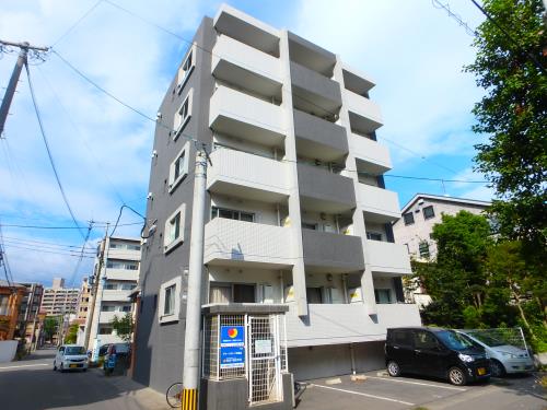 鹿児島市天保山町のマンションの建物外観