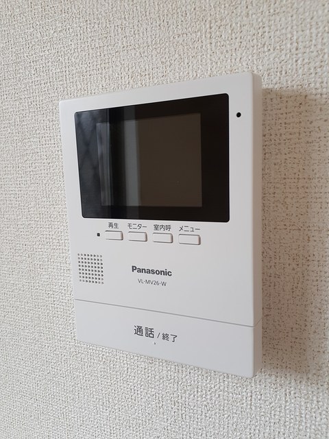 セキュリティ　TVインターホンで室内から来客者を確認することができます。