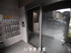 【名古屋市千種区城山町のマンションのエントランス】