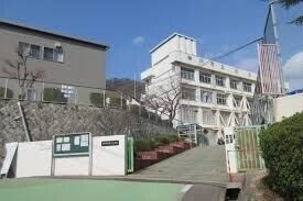 【ザ・アパートメント谷上の小学校】