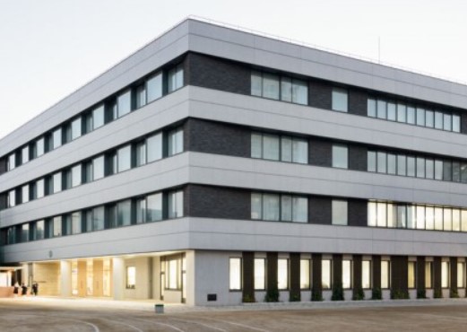 中学校　練馬区立豊玉第二中学校（中学校）まで430m