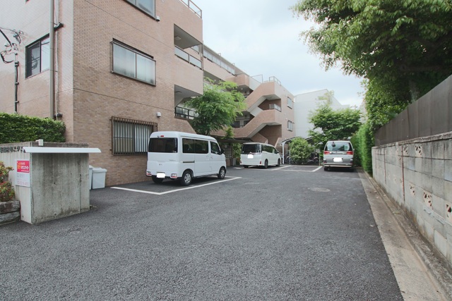 【東高円寺スクエアの駐車場】