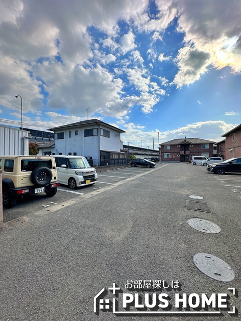 【和歌山市松島のアパートの駐車場】