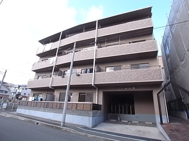 【神戸市灘区篠原南町のマンションのエントランス】