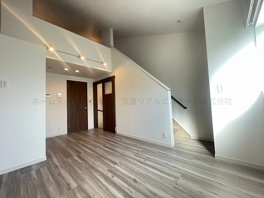 居室・リビング　同建物別号室