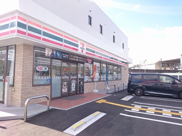 コンビニ　セブンイレブン高知曙町１丁目店（コンビニ）まで260m