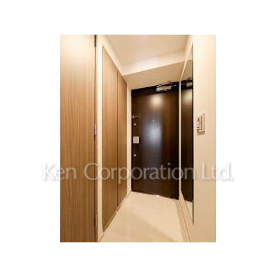 玄関　同タイプ10階のお部屋を撮影。仕様が異なることがあります。