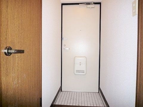 【糟屋郡志免町別府のアパートの玄関】