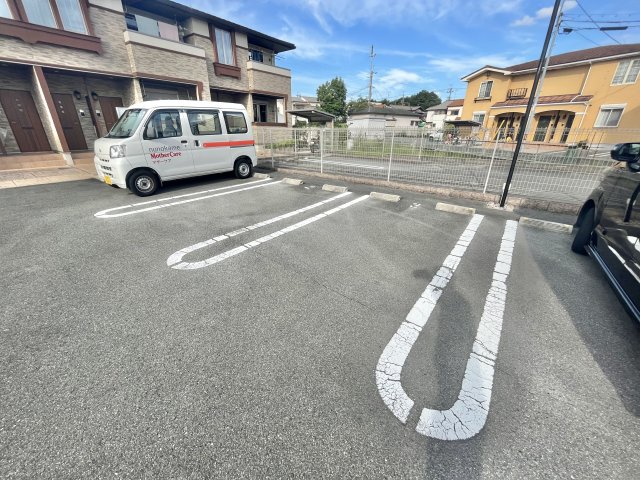 【羽曳野市広瀬のアパートの駐車場】