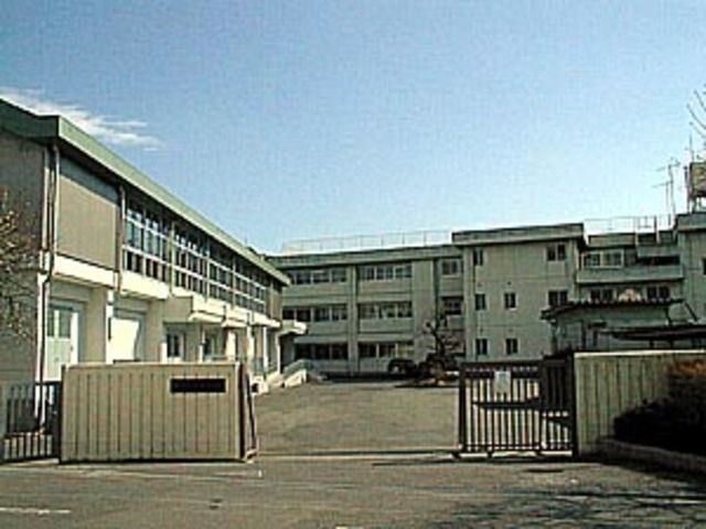 【調布市多摩川のマンションの小学校】