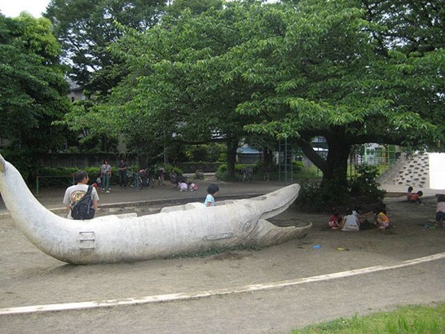 【調布市多摩川のマンションの公園】