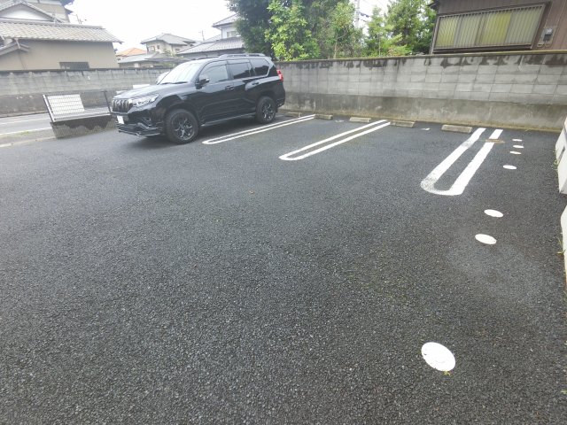 【市原市旭五所のアパートの駐車場】