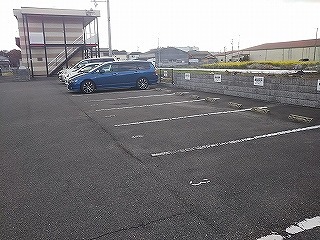 駐車場　エントランス