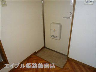 玄関　写真は反転のお部屋です