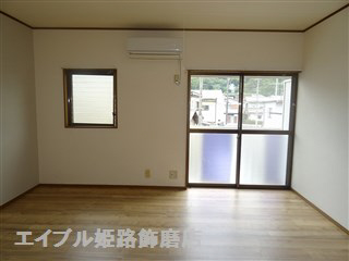 居室・リビング　写真は反転のお部屋です