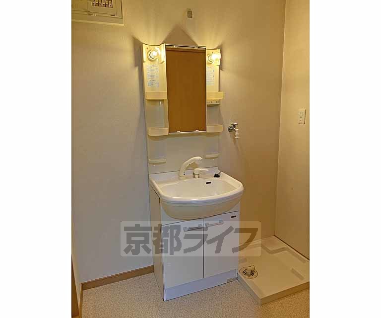 洗面設備　独立シャワー洗面台です。