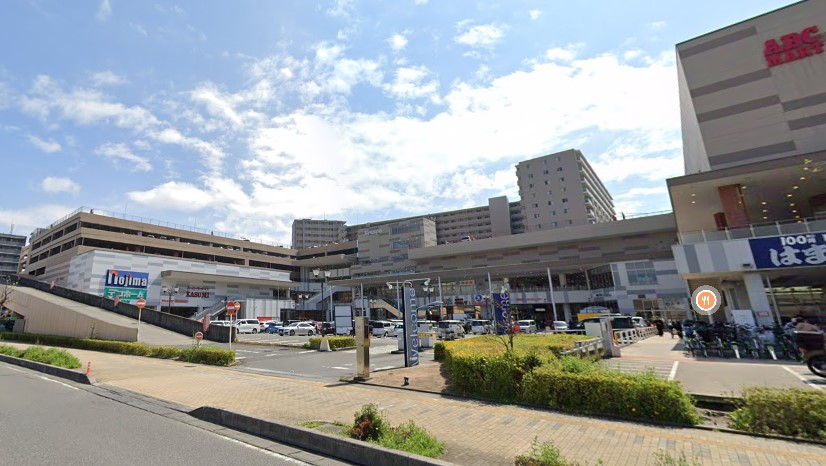 スーパー　カスミフードスクエア八潮駅前店（スーパー）まで869m