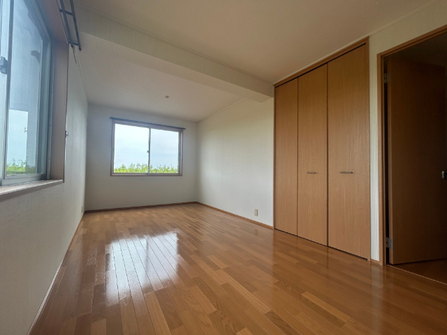 その他部屋・スペース　洋間は９．１帖もあり広いです。