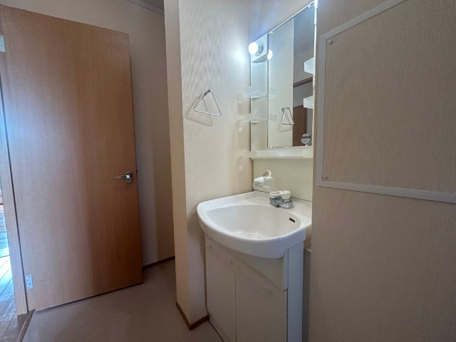 洗面設備　洗髪洗面化粧台があり便利です。