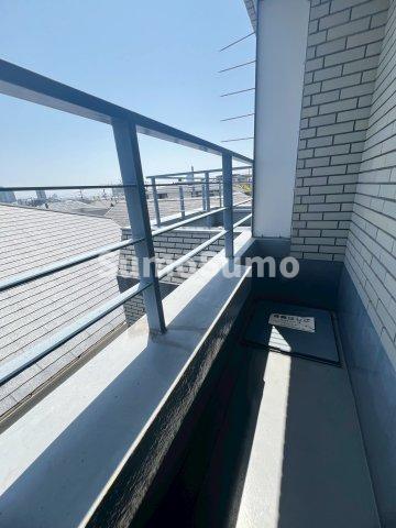 バルコニー　開放的で明るい空間を演出してくれるバルコニーです