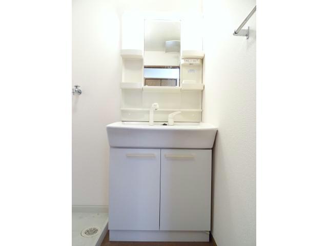 洗面設備　シャワー付き独立洗面台