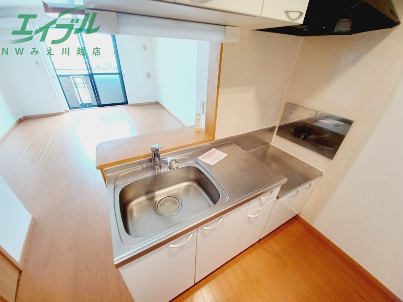 キッチン　同物件別部屋写真